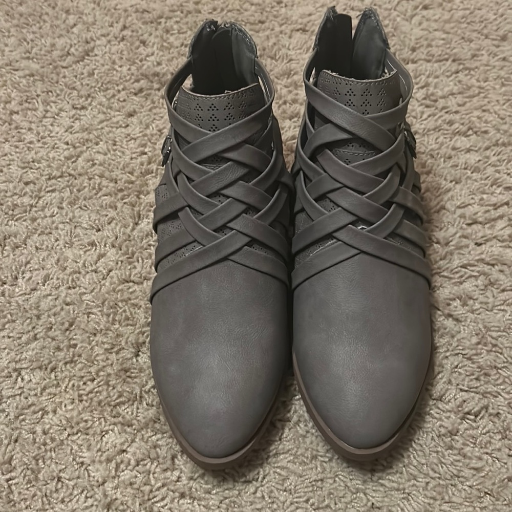 American Eagle booties